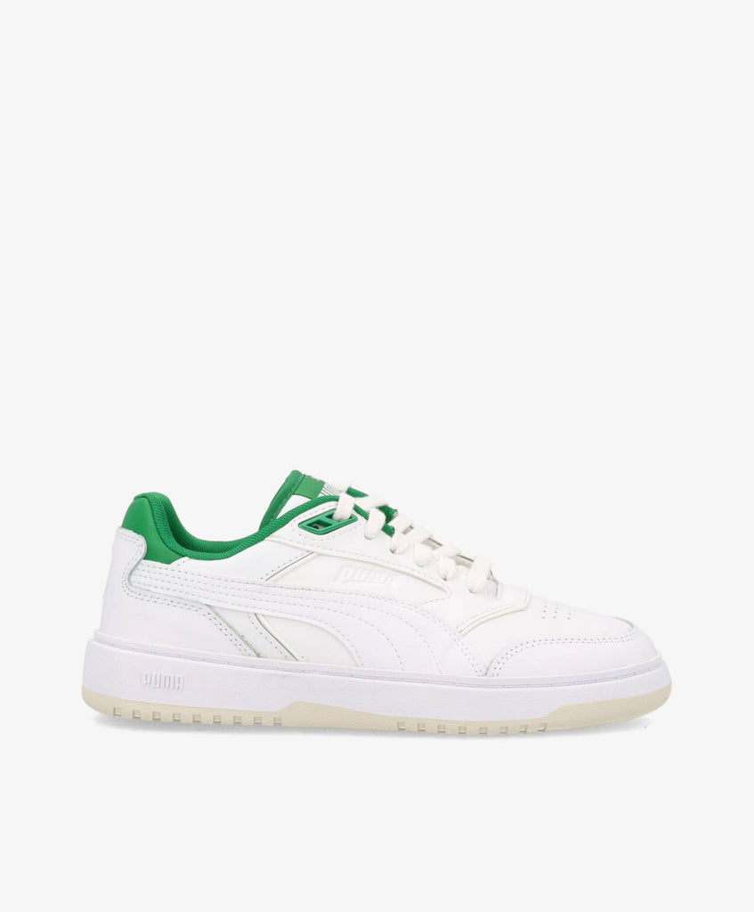 Hvide PUMA sneakers med chunky bund og grønne detaljer.