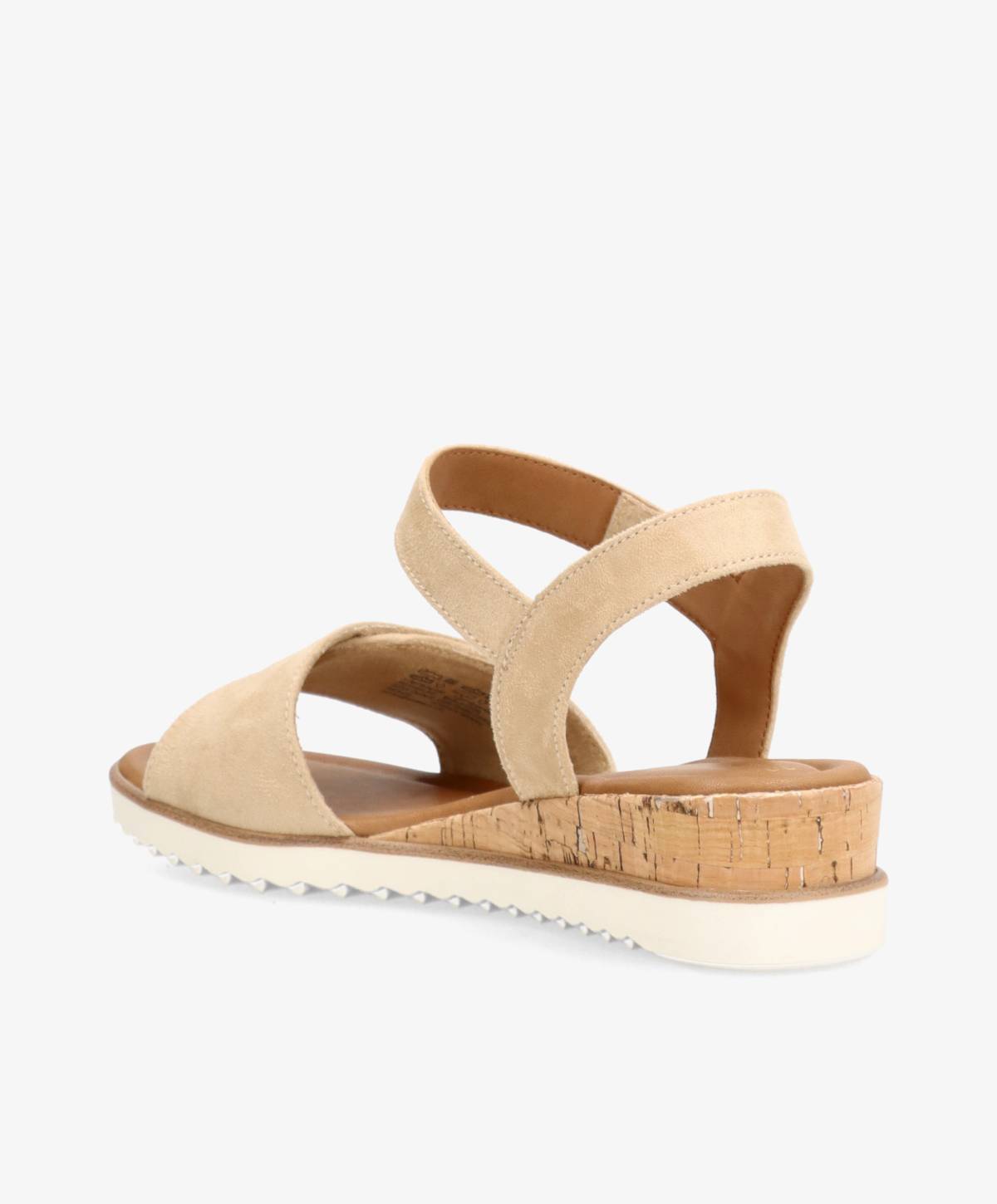Beige sandal med krydsremme og korkhæl, set bagfra.