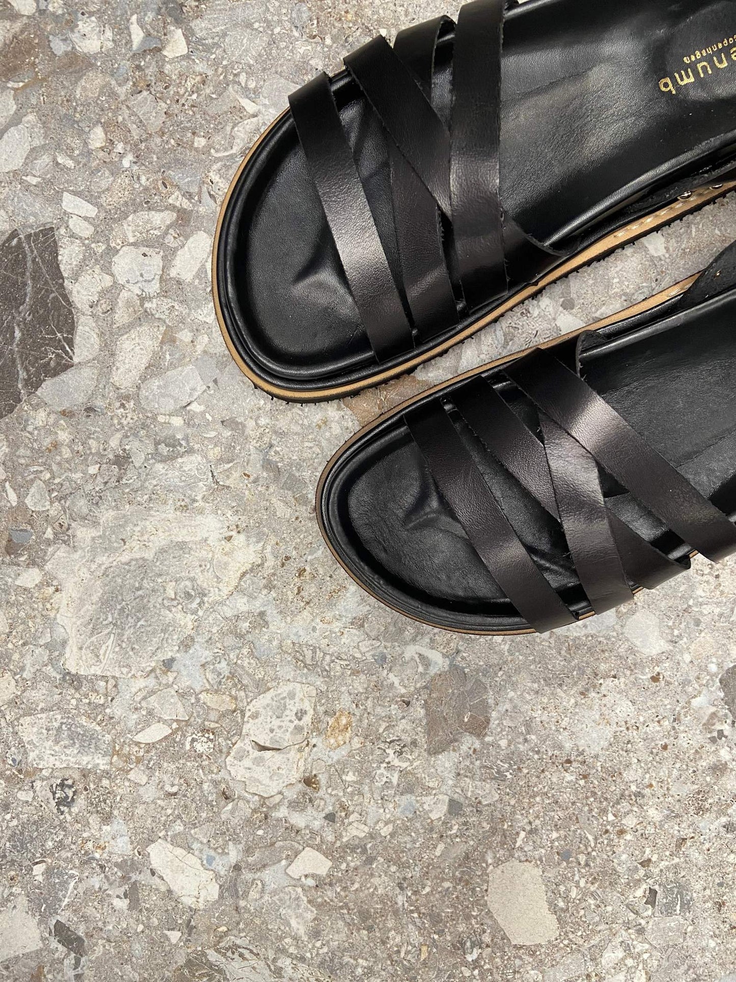 NIKKIE - Dame Sandal - Sort