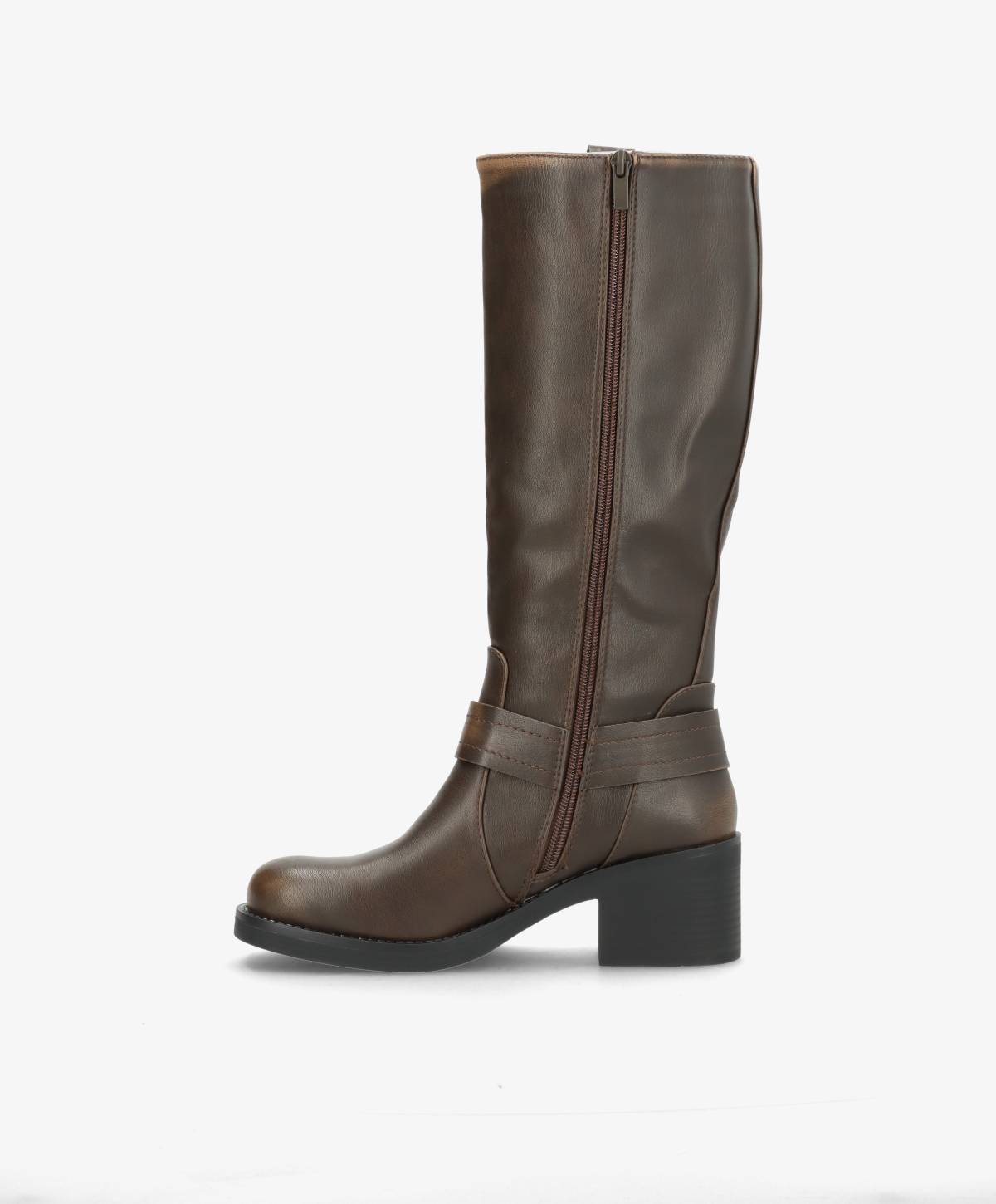 Brun læderstøvle med lynlås og lav hæl, set fra siden.