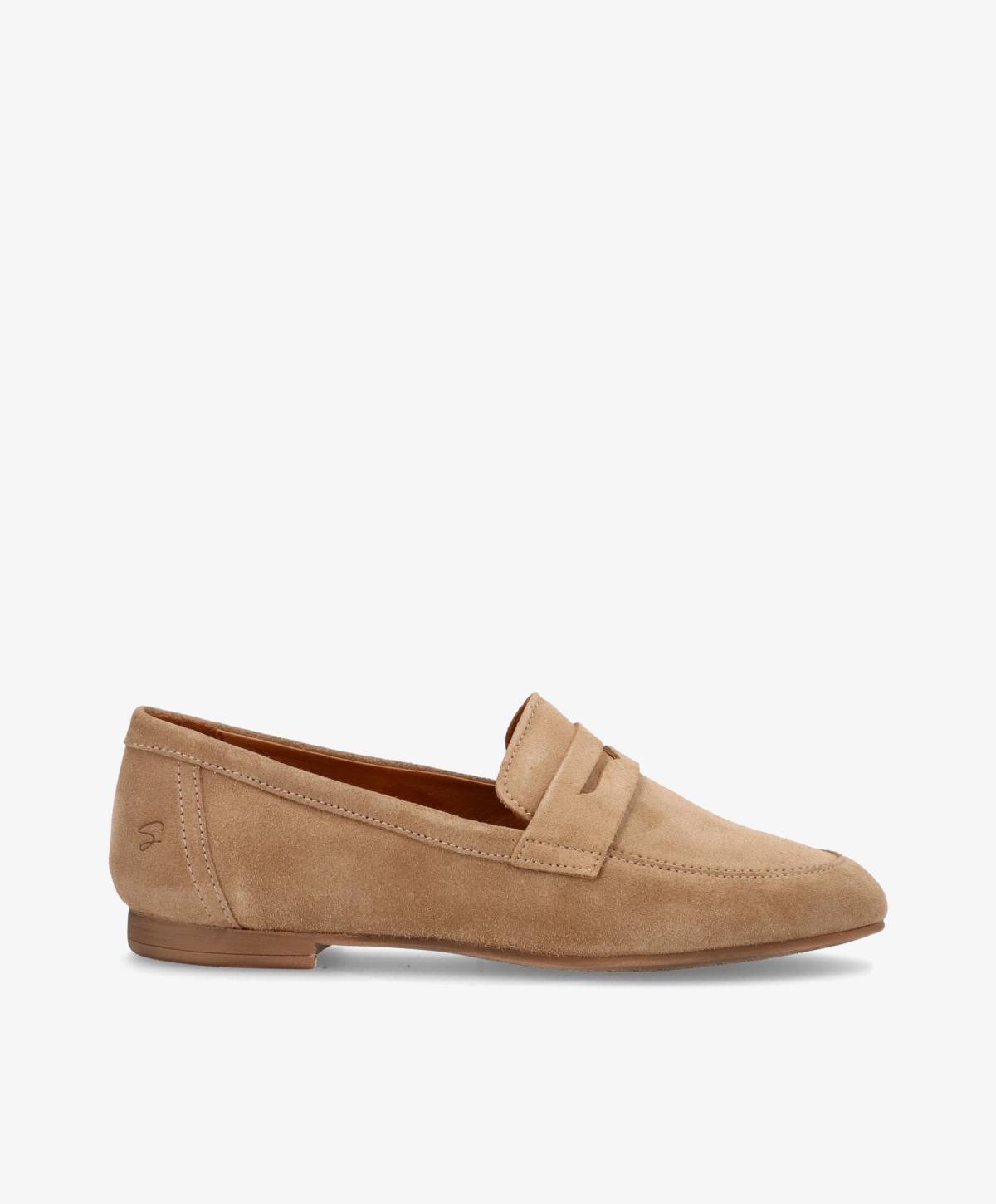 Beige skindloafers fra Shoedesign Copenhagen med spids snude.