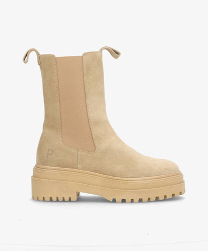 Beige støvle med tyk sål og elastiske sider, designet til at være både stilfuld og komfortabel.