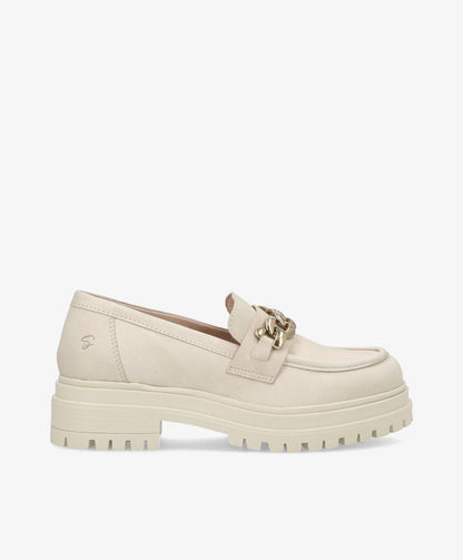 Offwhite skindloafers fra Shoedesign Copenhagen med chunky bund og guldspænde.