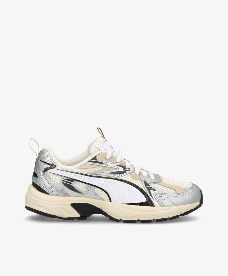 Sporty PUMA sneakers med chunky bund og flerfarvede detaljer.