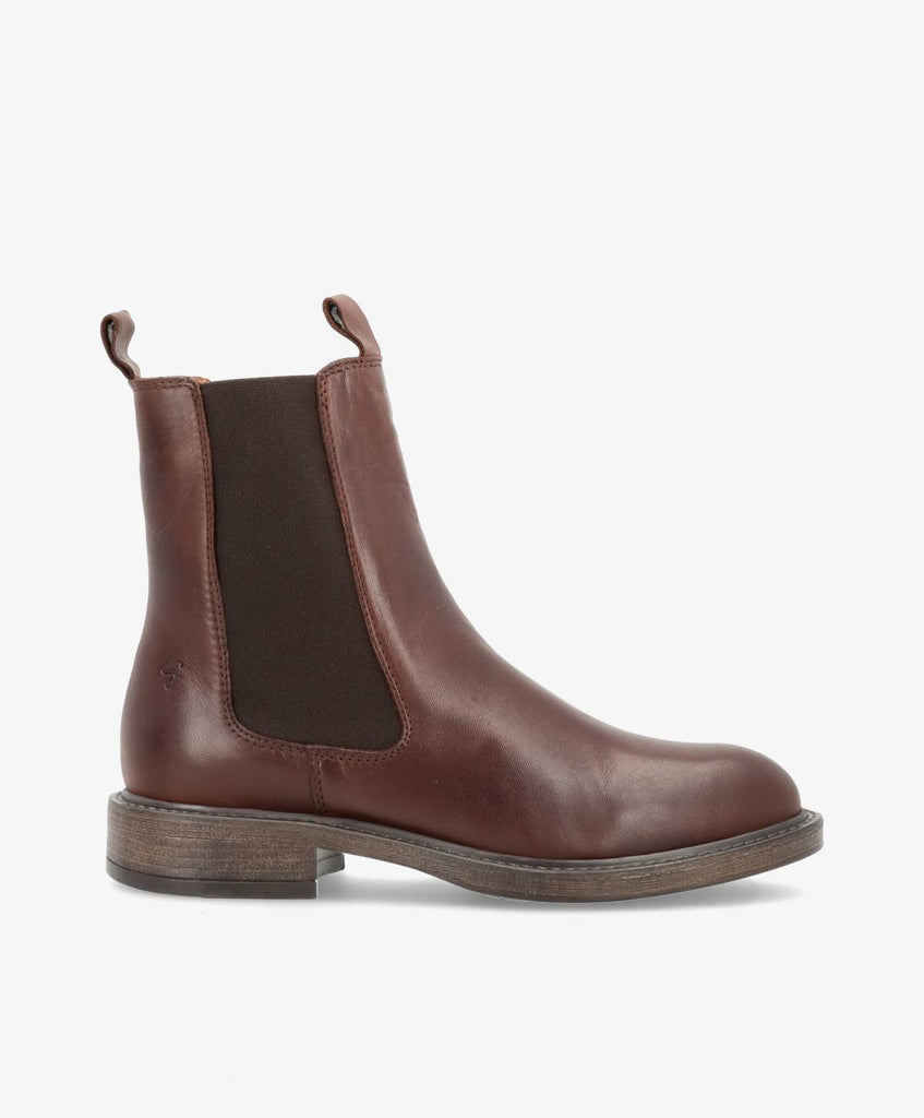 Mørkebrune skindstøvler fra Shoedesign Copenhagen med bred elastik på begge sider.