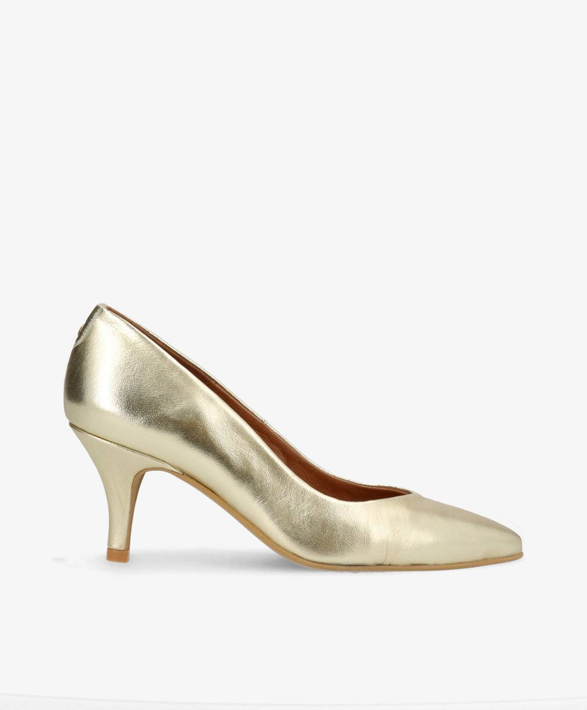 Guldpumps fra Shoedesign Copenhagen med spids snude og kort hæl.