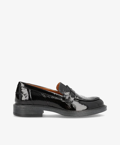 Sorte skindloafers i patentlook fra Shoedesign Copenhagen.