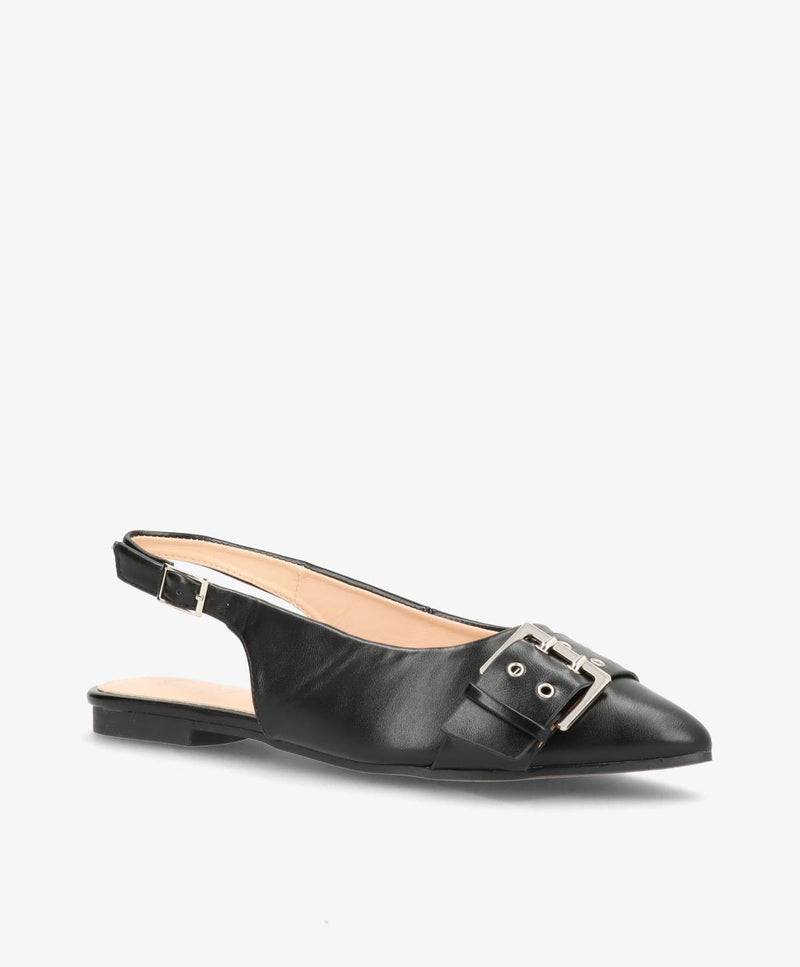 Sort læder slingback-sko med spids tå og dekorativt spænde foran.