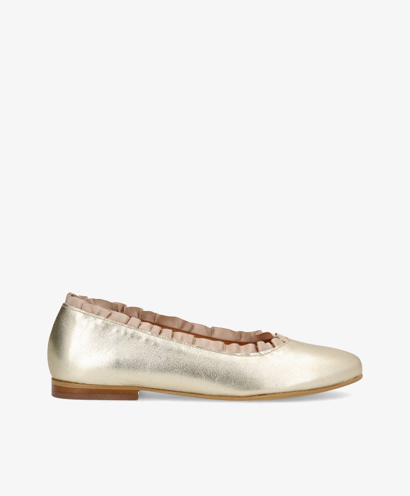 Ballerinasko fra Shoedesign Copenhagen i guld med flæsekant.