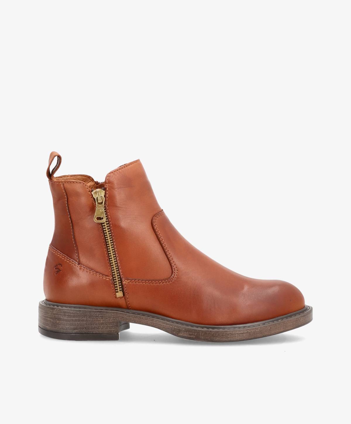 Kort skindstøvle fra Shoedesign Copenhagen i brandy skind med lynlåsluk.