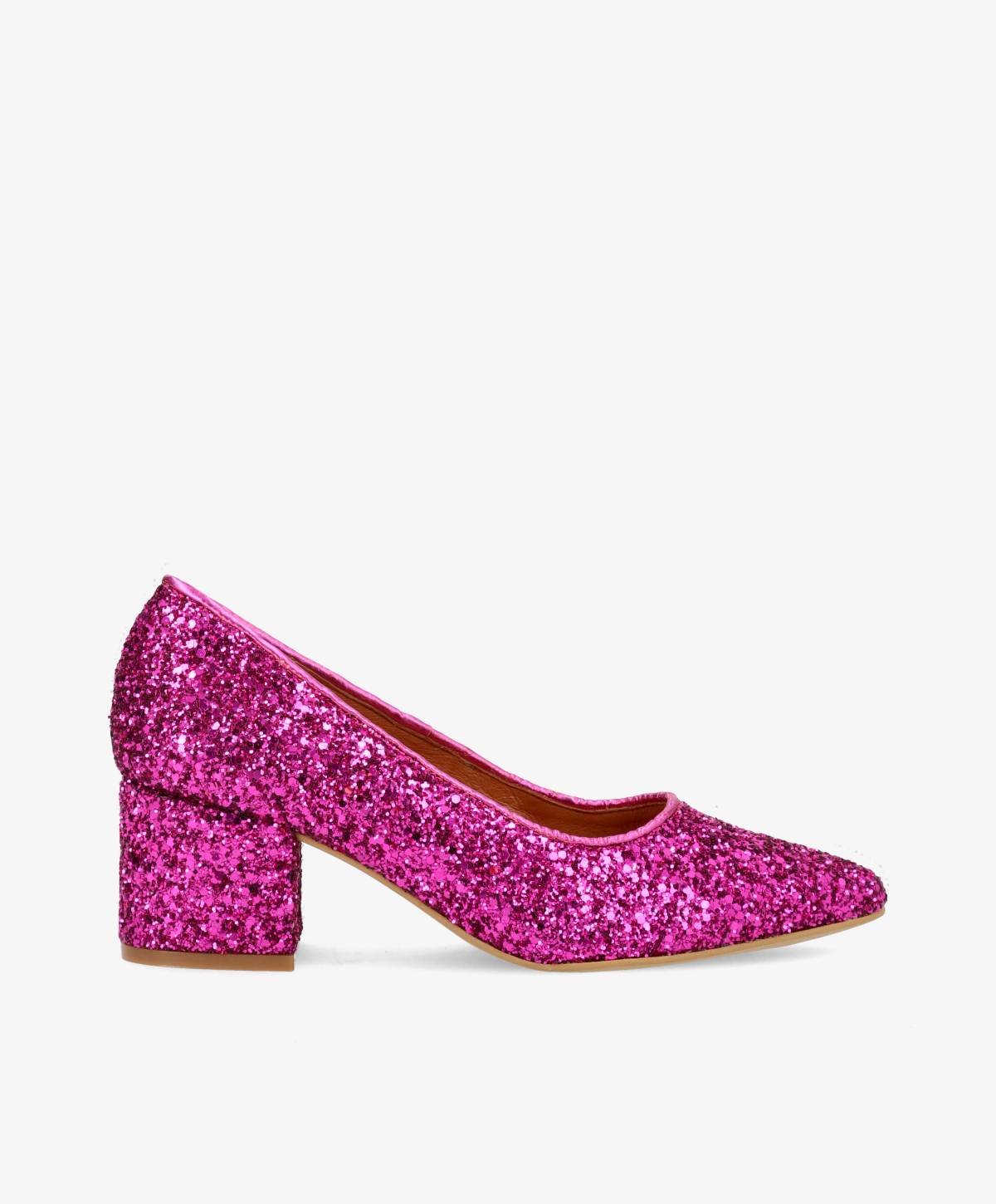 Pink glitterpumps fra Shoedesign Copenhagen med spids snude og blokhæl.