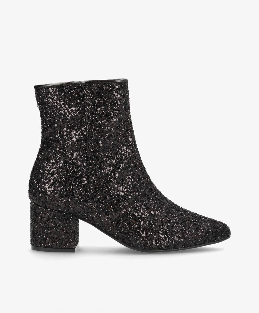 Shoedesign Copenhagen glitterstøvletter i sort med spids snude og kort hæl.