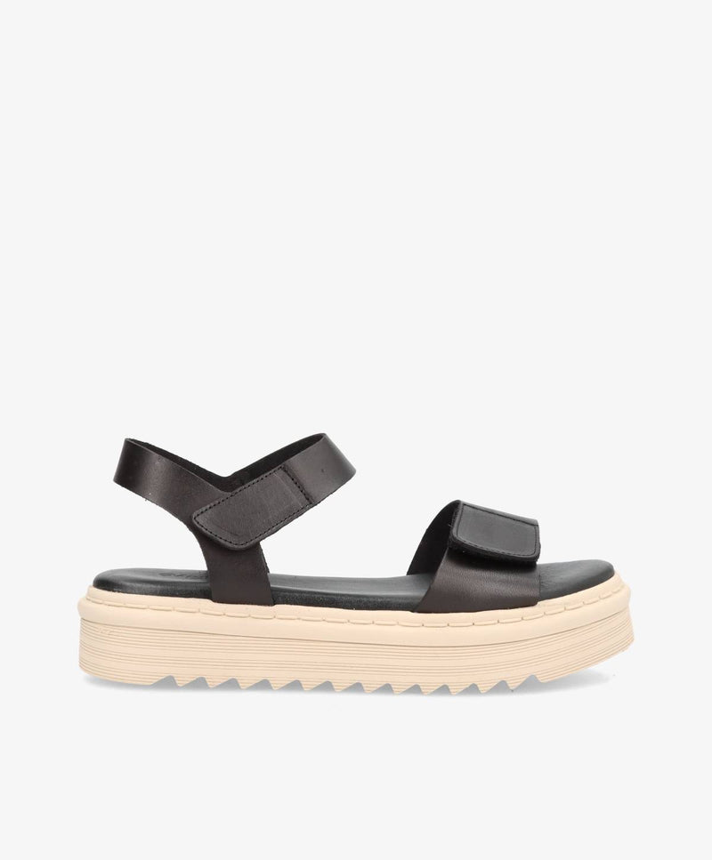 Sort skindsandal fra Shoedesign Copenhagen med velcroremme og cremefarvet kontrastbund.