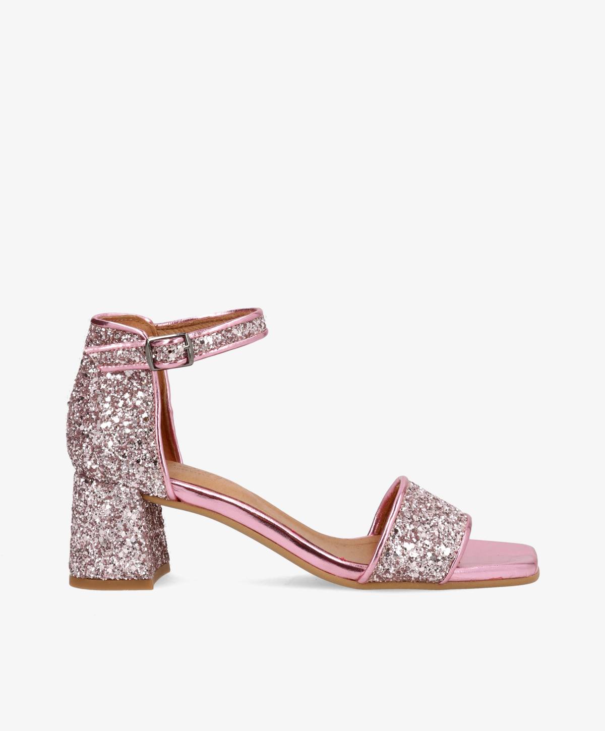 Lyserød glittersandal fra Shoedesign Copenhagen med ankelrem og hæl.