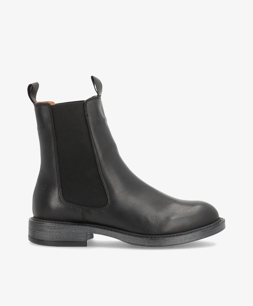 Korte, sorte skindstøvler fra Shoedesign Copenhagen med bred elastik på siderne.