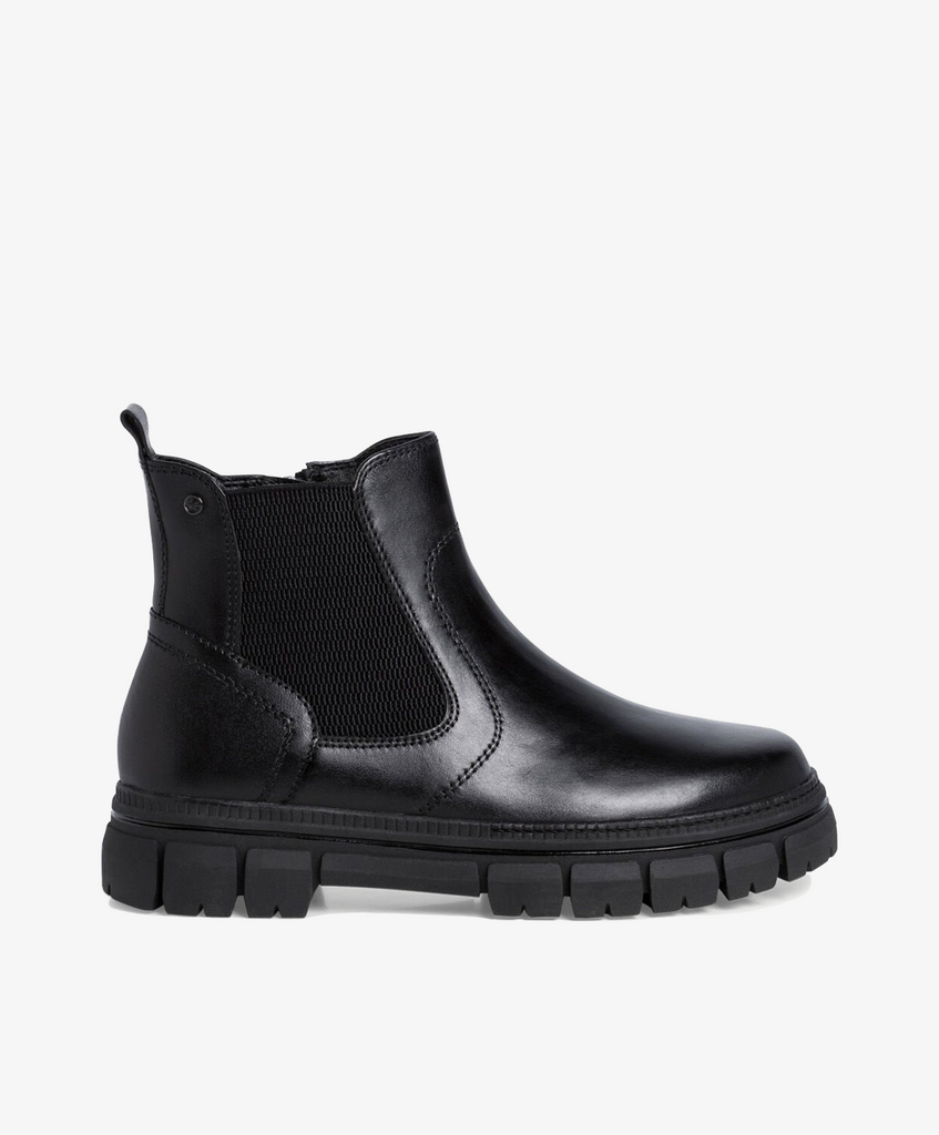 Sorte chelsea boots fra Tamaris med grovmønstret bund.