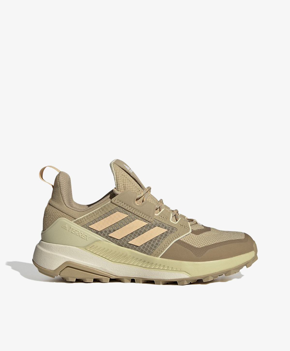 Sandfarvede sneakers fra Adidas med beige logostriber.