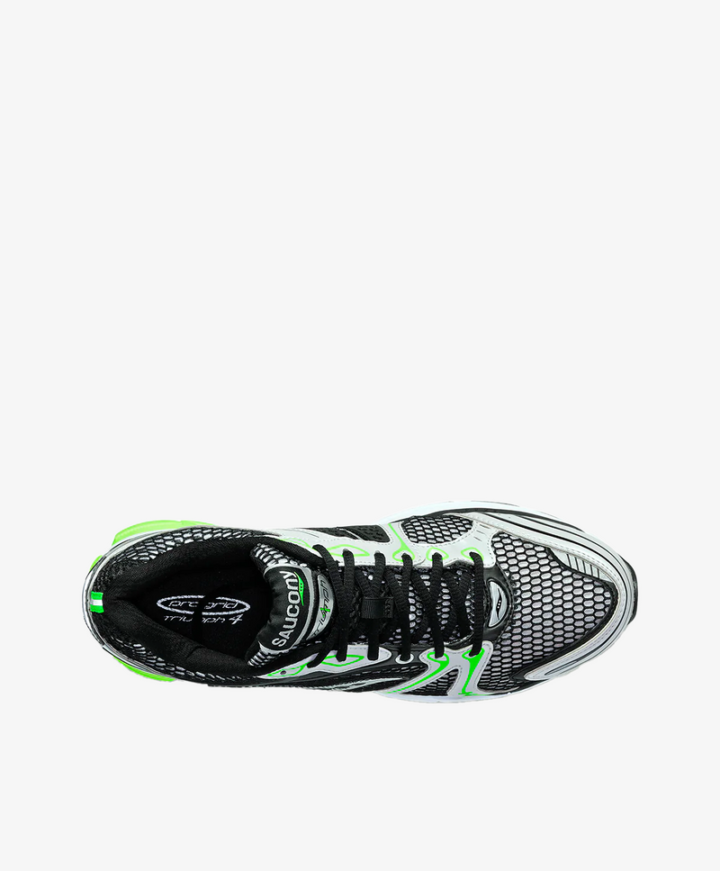 Dame sneakers i sort med grønne og hvide detaljer, set ovenfra.