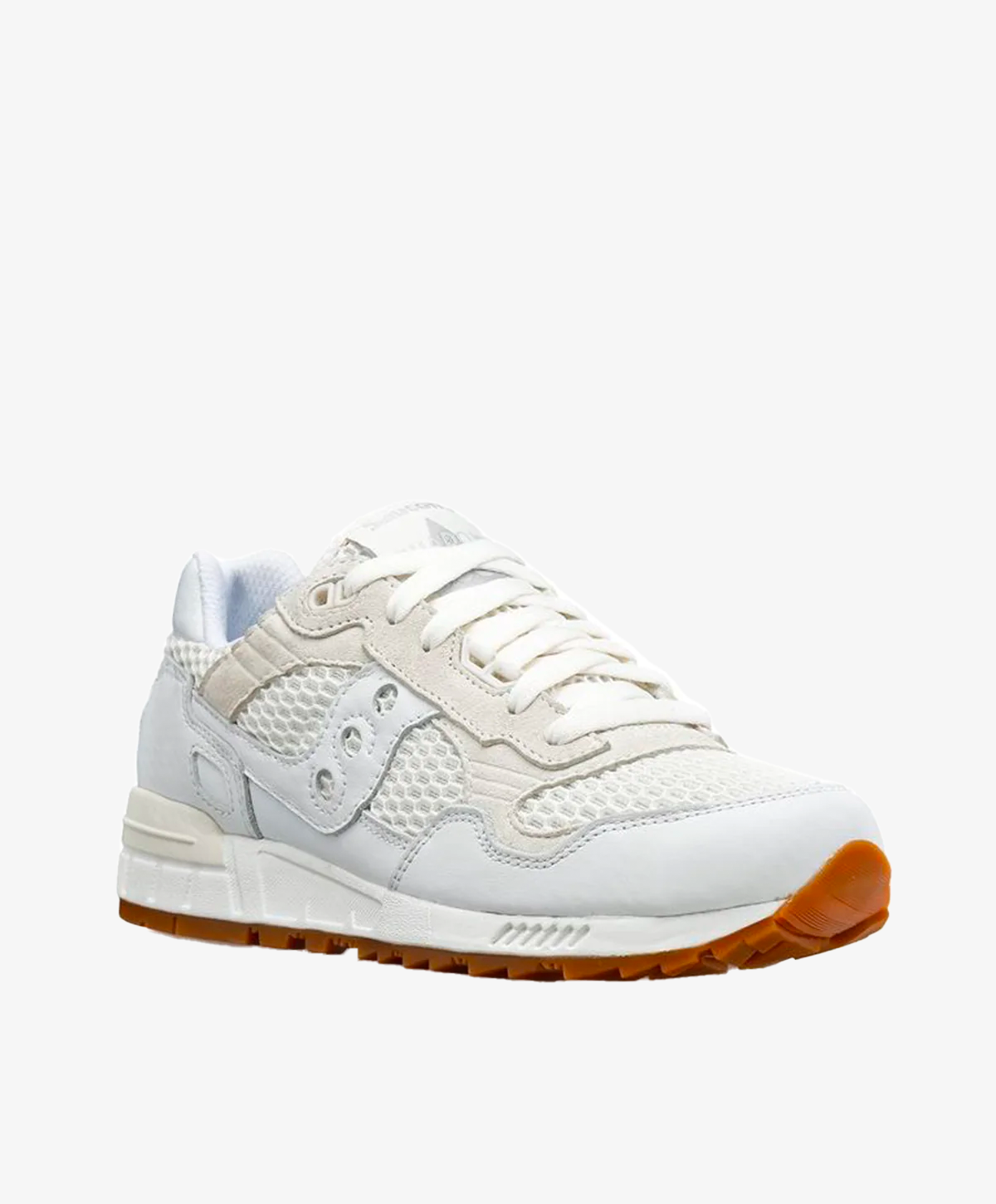 Hvid sneaker til kvinder med netdetaljer og brun gummisål.