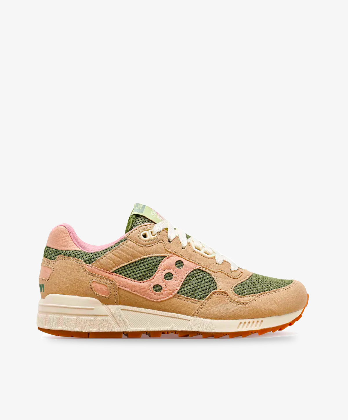 Beige Sacouny sneakers med grøn mesh og rosa detaljer.