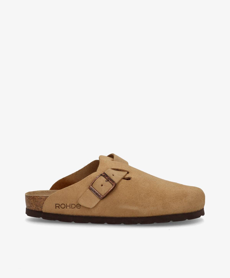 Beige slip-in damesko med brun spænde og korksål.