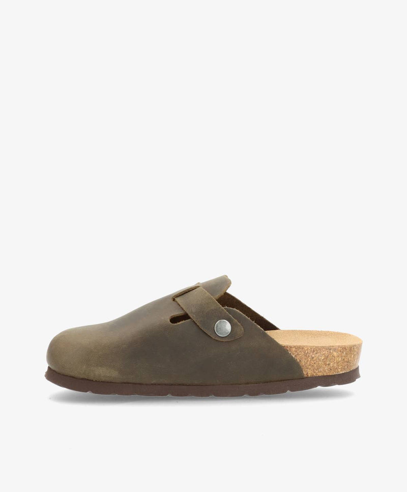 Olivengrøn slip-in damesko med brun sål og justerbar rem.