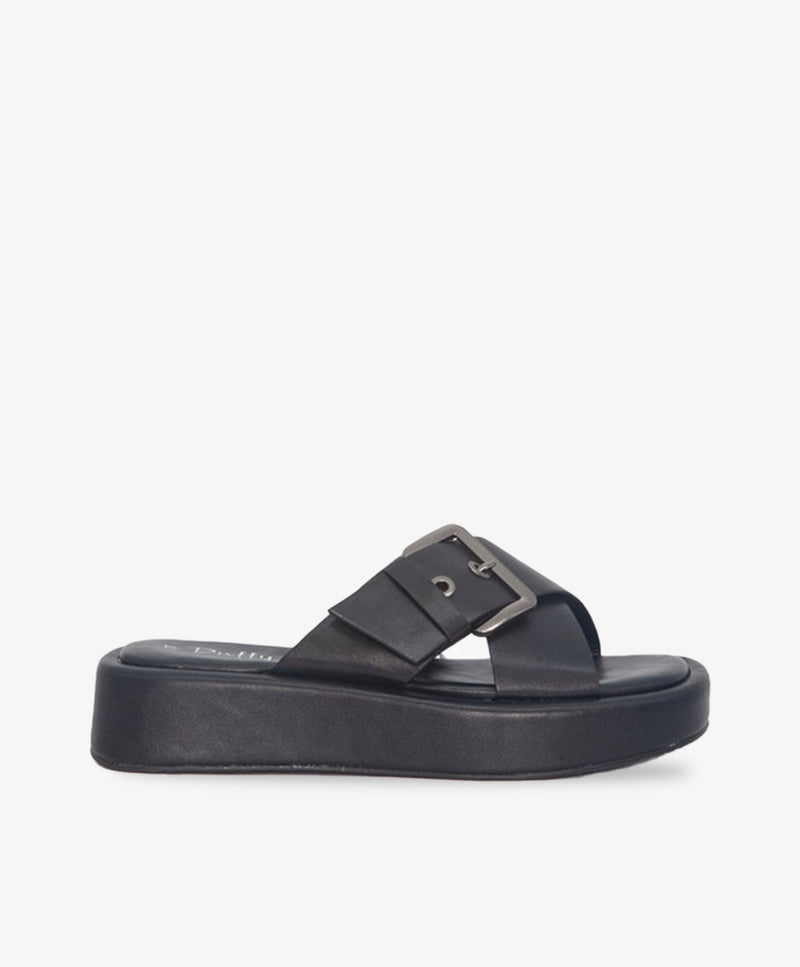 Sorte Duffy sandaler med hævet bund og krydsremme med spænde.