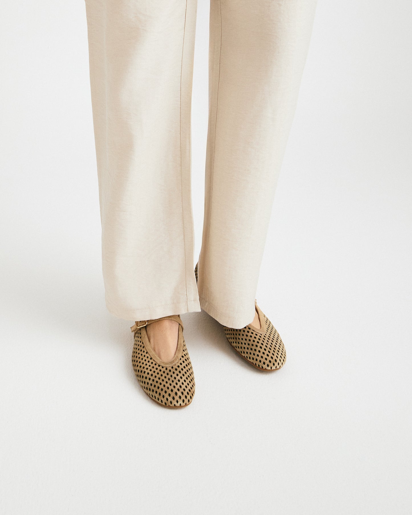 JACEY S - Beige ruskind - Ballerina med rem Dame