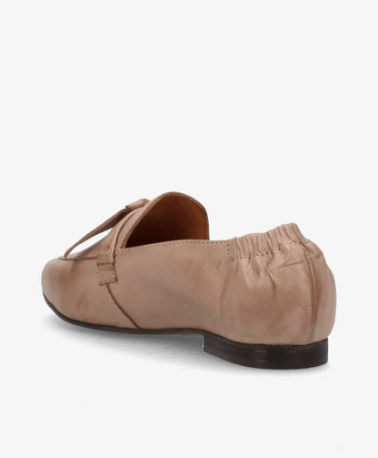 LUMIÉ - Beige læder - Loafers med spids Dame
